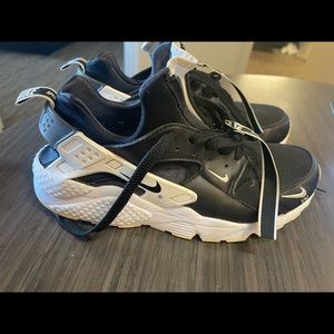 Nike Air Huarache Run PRM Zip Black White